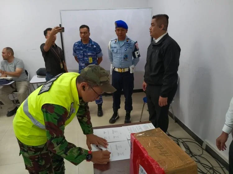 Tim Gabungan TNI AU dan Keamanan Kargo Gagalkan Pengiriman 2,8 Kg Ganja di Bandara Sultan Iskandar Muda