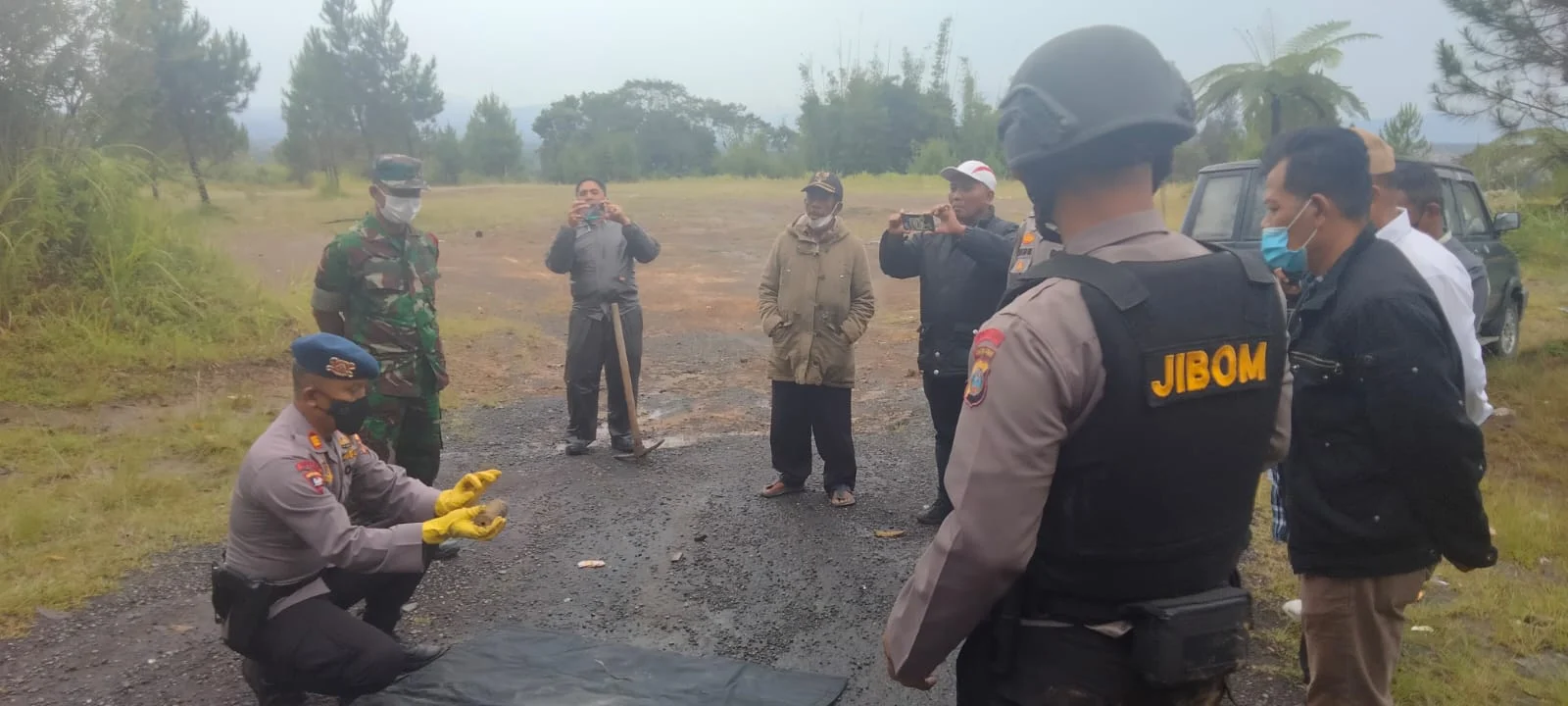 Tim Jibom Gegana Lakukan Penyisiran di Biak Papua Usai Ledakan Dugaan Bom Perang Dunia II