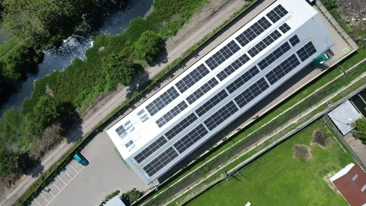 Transisi Energi Bersih Masuk Sektor Kesehatan: PLTS Atap Pangkas Emisi Setara 1.000 Pohon per Tahun