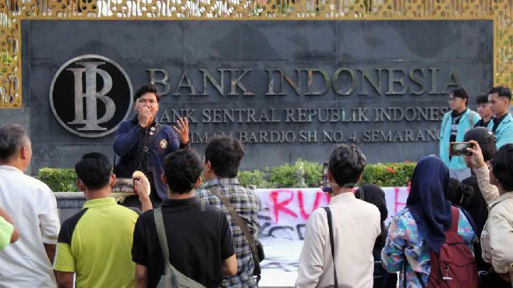 Tuntutan Aliansi BEM SI Jateng: Kuatkan Rupiah dalam 18 Hari