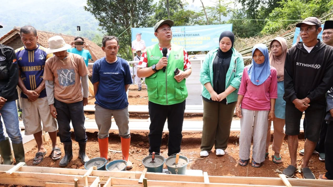 Wakil Ketua DPR Cucun Resmikan Rumah Layak Huni di Cisalak Bandung