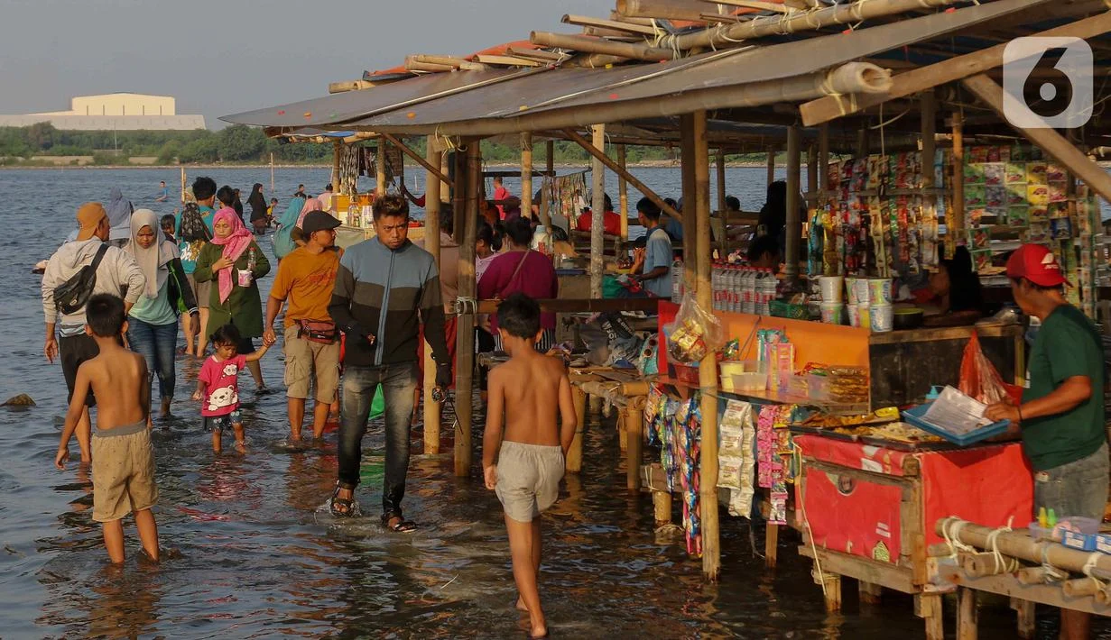 Wisatawan Pilih Pantai Marunda untuk Liburan Murah Bersama Keluarga