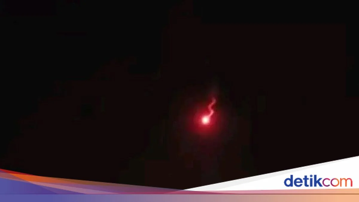 Ahli Astronomi Ungkap Asal‑Usul Meteor Superterang di Langik Jogja hingga Cirebon