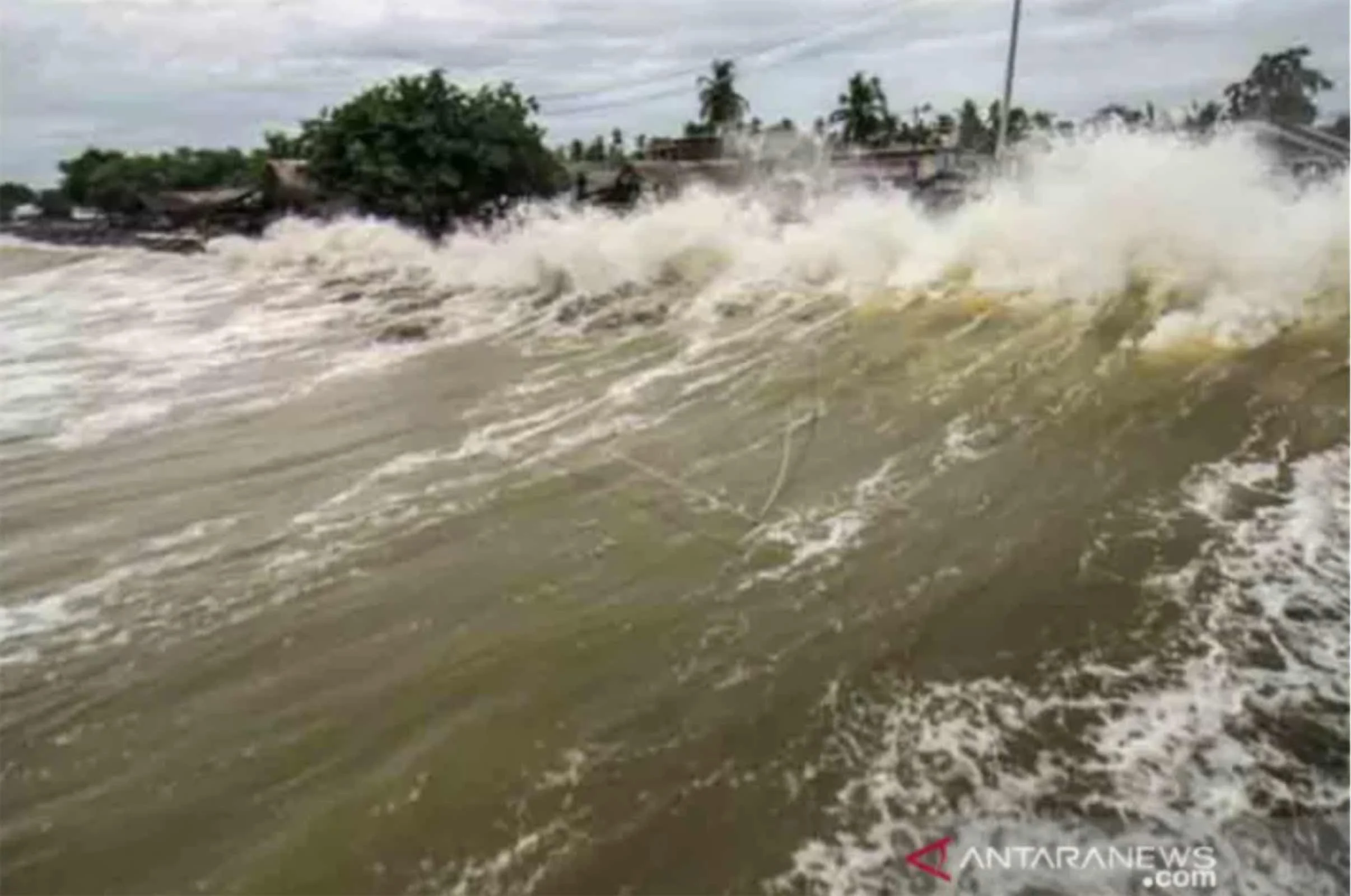 BMKG: Waspada Gelombang 1,5-2,5 Meter di Perairan Sulawesi Tenggara hingga 9 Juli