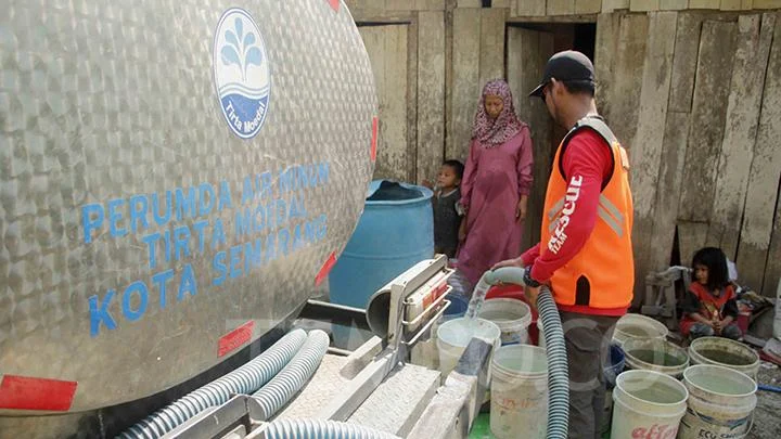 BNPB Pastikan Permintaan Bantuan Air Bersih di Semarang dan Pasuruan Terpenuhi