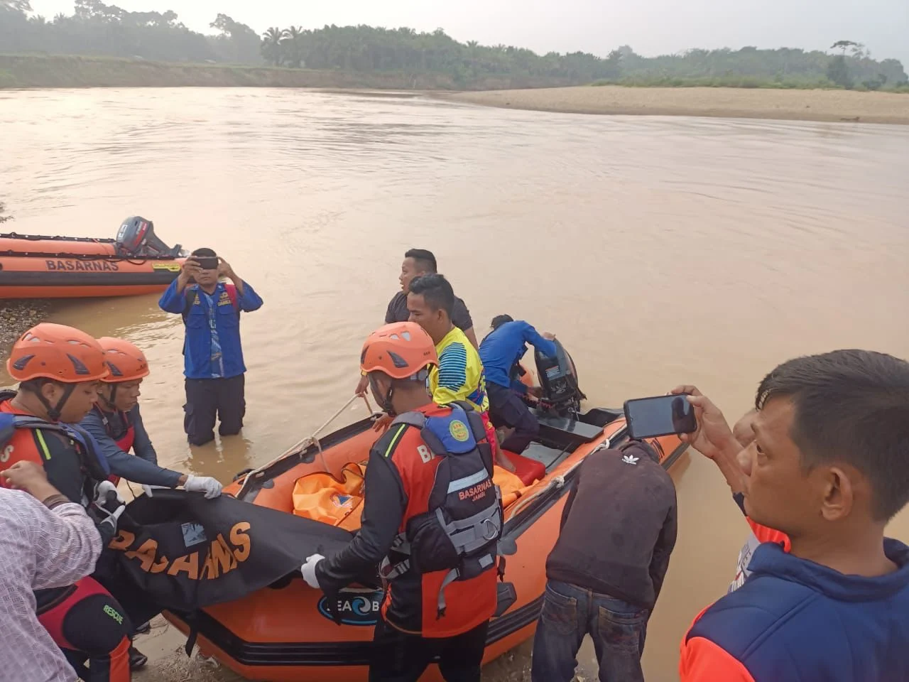Bocah 8 Tahun Tenggelam di Sungai Tembesi Jambi, Tim SAR Gabungan Terus Lakukan Pencarian