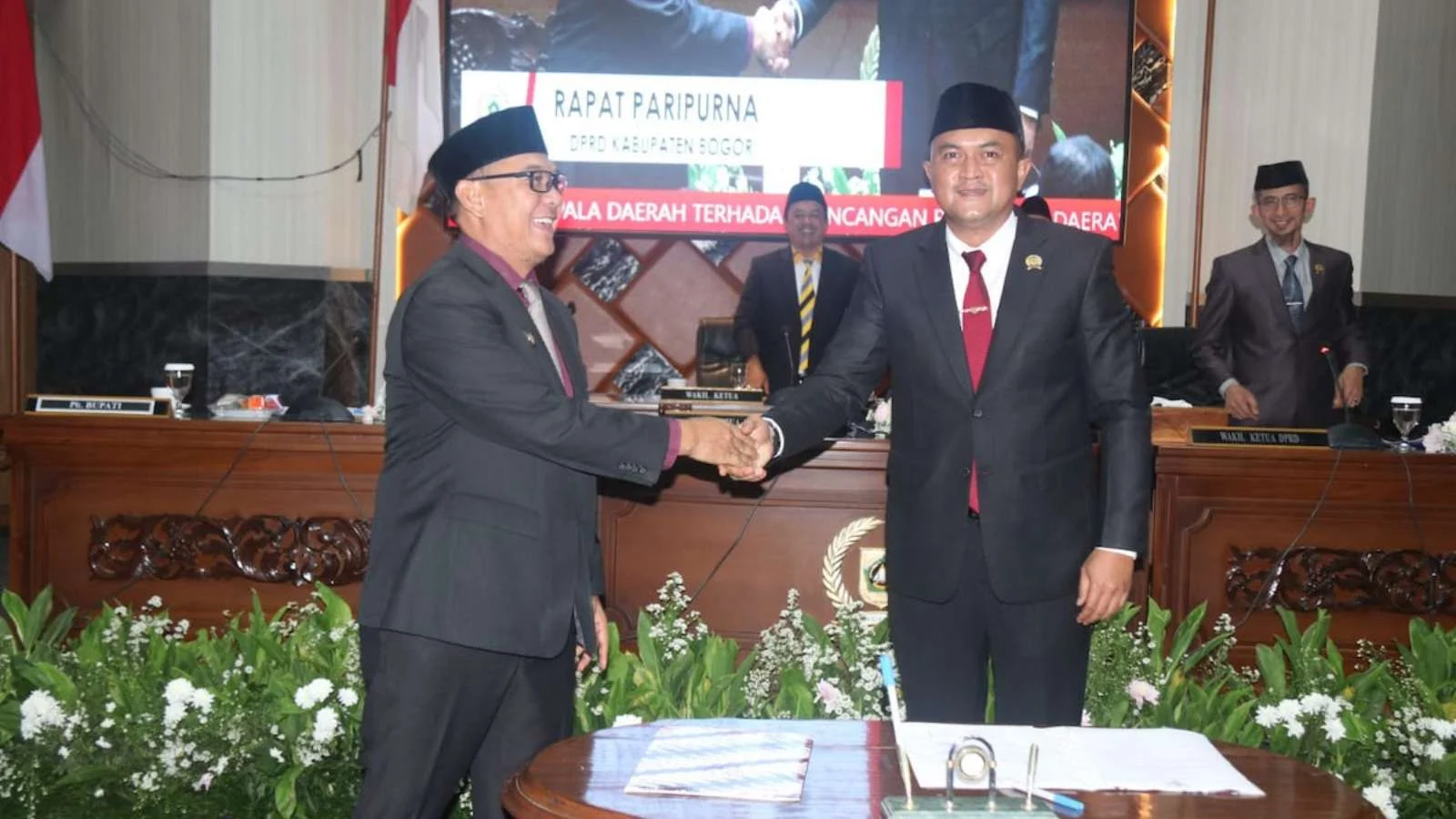 Bupati Kuansing Suhardiman Diduga Terima Dua Mobil Sebagai Suap Jabatan, Pertama Kali Saat Plt