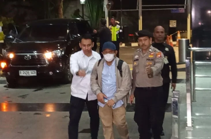 Bupati Lombok Barat Lalu Ahmad Zaini Tiba di KPK Usai Terjaring Operasi Tangkap Tangan