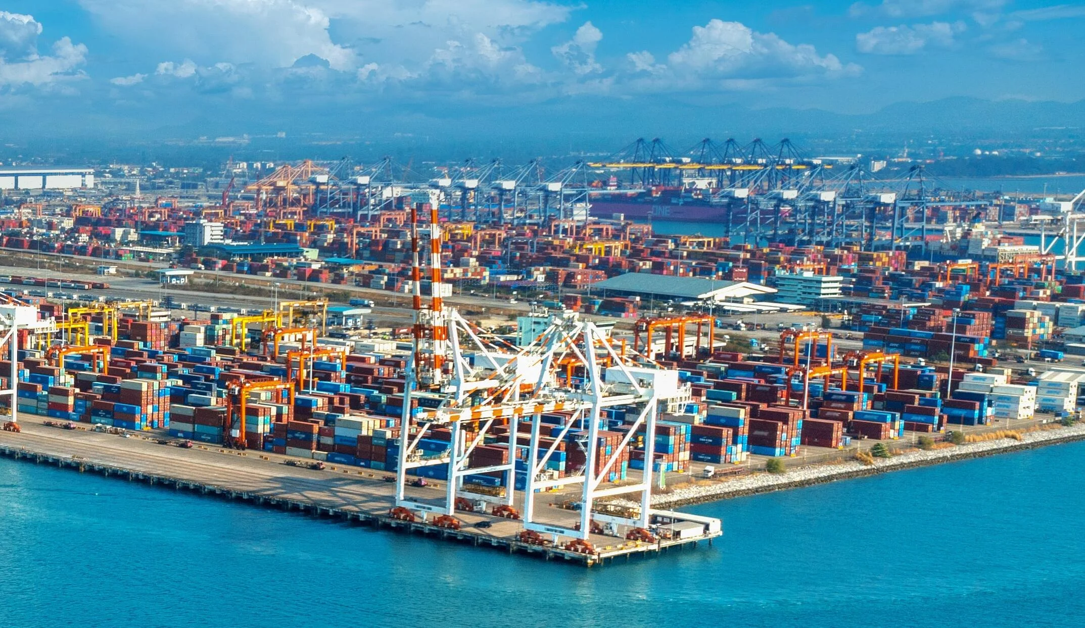 China Kuasai Delapan dari Sepuluh Pelabuhan Terbesar Dunia Berdasarkan Throughput Kargo 2025