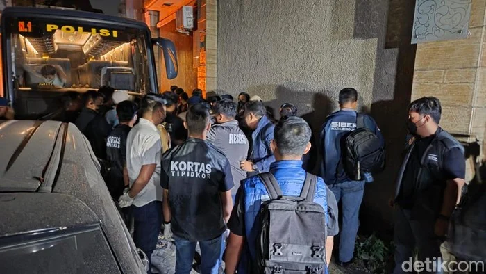 Geledah Lokasi Ke-13 Kasus Korupsi, Polisi Sita Dokumen dan Komputer