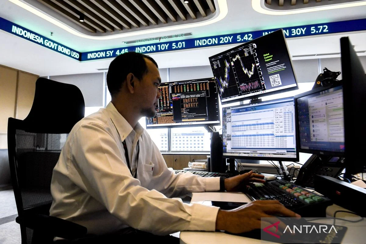 IHSG Menguat Saat Investor Memperhatikan Kebijakan Suku Bunga Global