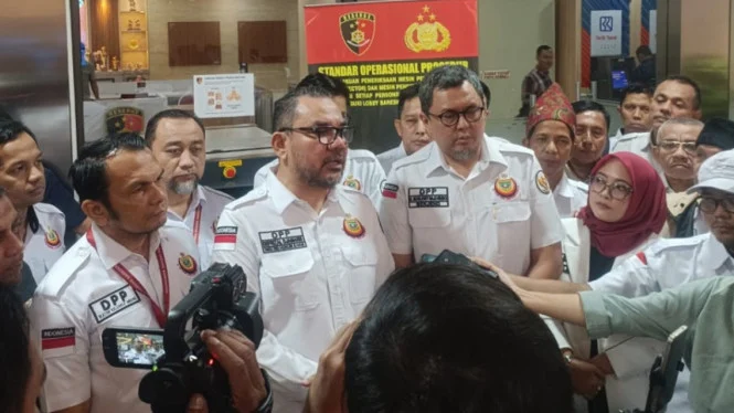 Ikatan Keluarga Minang Serahkan Bukti Kasus Ujaran Kebencian Abu Janda, Minta Bareskrim Segera Periksa