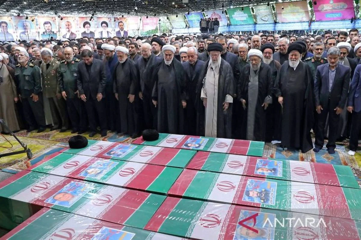 Iran Gelar Shalat Jenazah Besar untuk Ali Khamenei Dipimpin Ayatollah Jafar Shobani