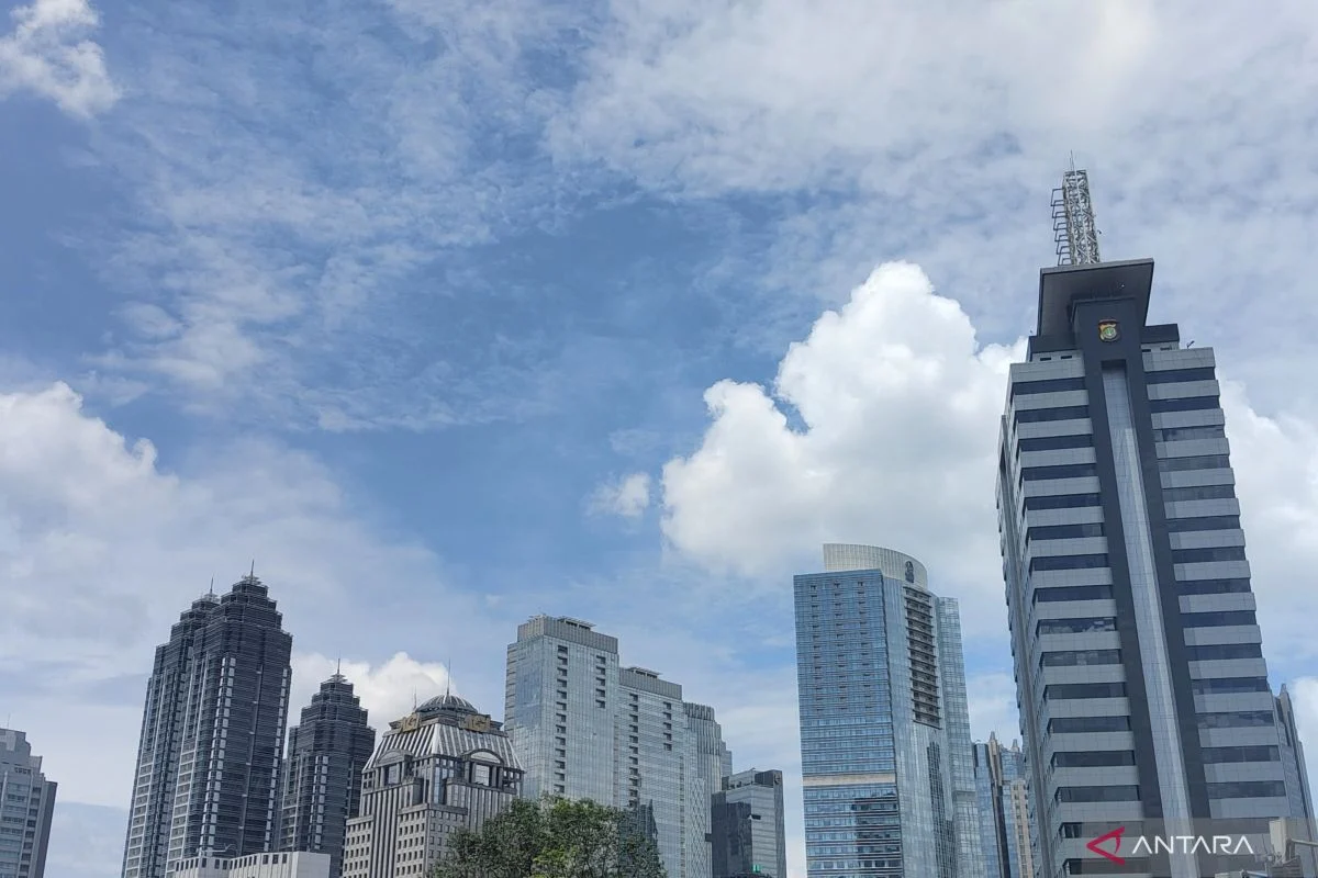 Jakarta diprakirakan cerah berawan pada Senin pagi hingga siang