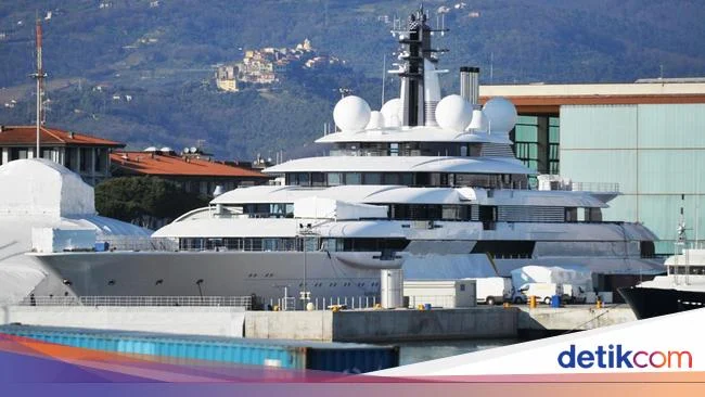 Kapal Pesiar Supermewah Diduga Milik Putin Dihantam Pengawalan Rusia, Dipantau NATO
