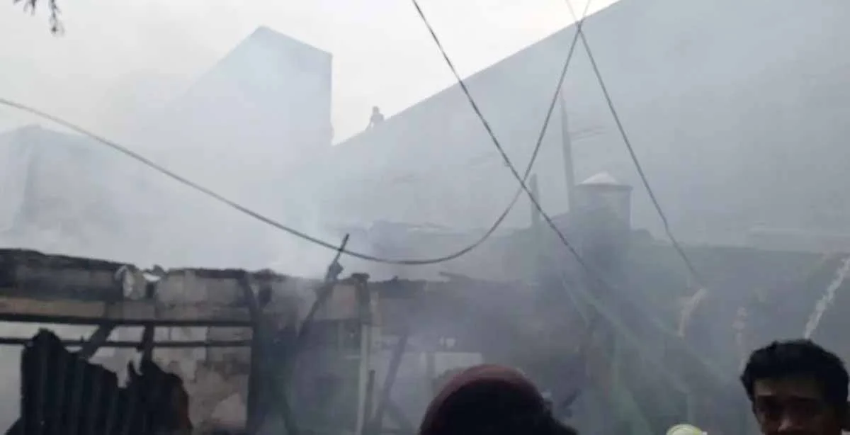 Kebakaran Landa Permukiman Warga di Palmerah, Jakarta Barat