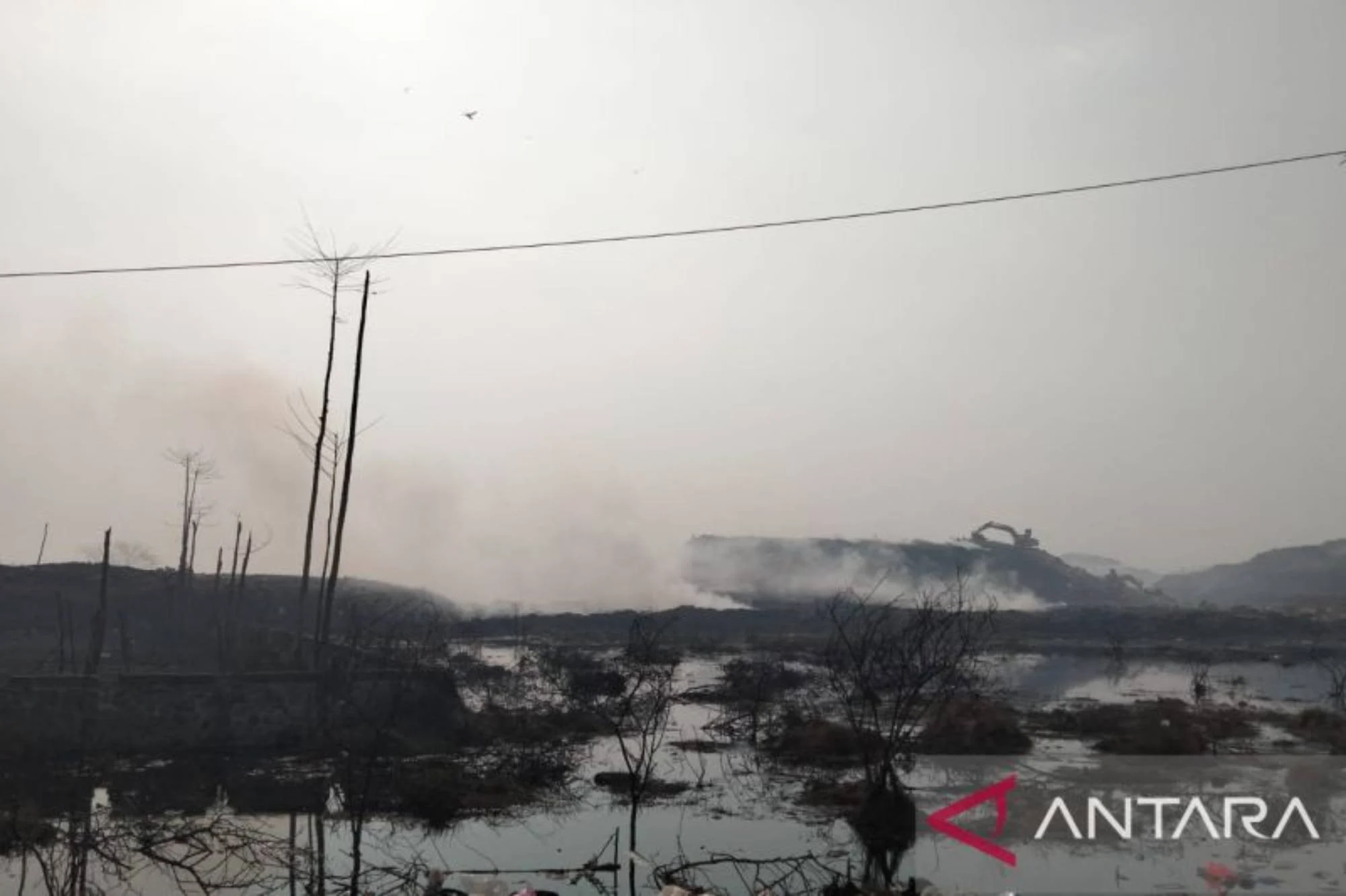 Kebakaran TPA Jatiwaringin Jadi Alarm Nasional, DPR Tekankan Tidak Ada Toleransi untuk Open Dumping