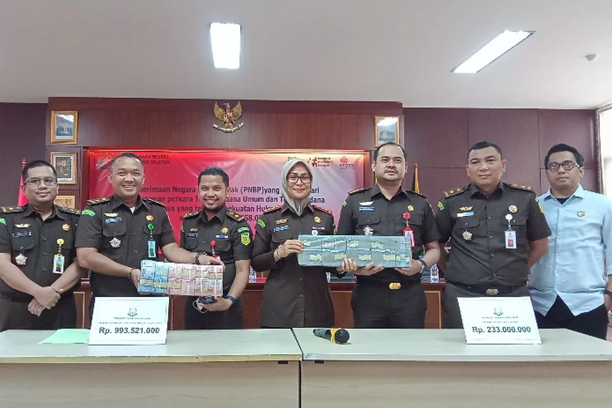 Kejari Tangerang Selatan Setor Rp14,2 Miliar Hasil Sitaan Kasus Pinjol Ilegal ke Kas Negara