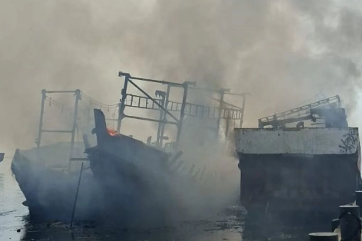 Korsleting Saat Perbaikan Picu Kebakaran Tiga Kapal di Muara Angke