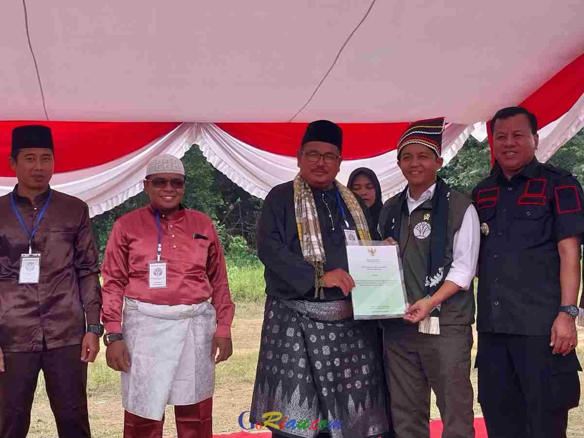 KPK Ungkap Penyerahan Uang Bupati Kuansing ke Menhut Raja Juli dalam Kasus Pelepasan Hutan 1.828 Ha