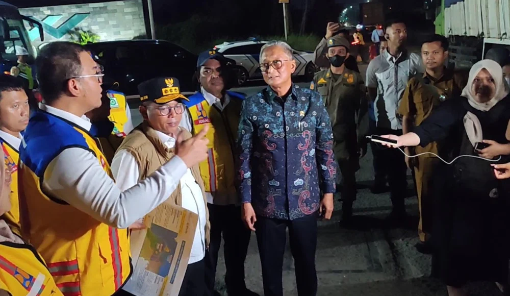Menteri PU Dody Hanggodo dan Gubernur Banten Andra Soni Tinjau Betonisasi Jalan Serdang-Bojonegara
