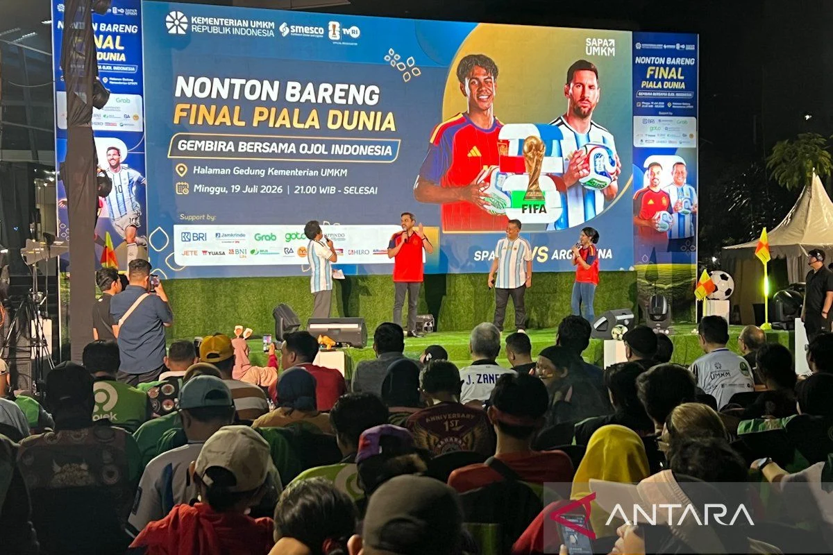 Menteri UMKM Fasilitasi Pengemudi Ojol Nonton Bareng Final Piala Dunia 2026