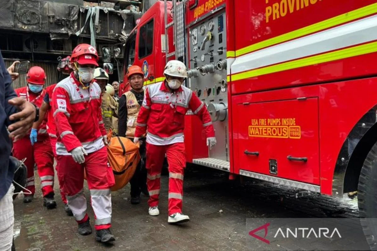 Polda Banten Evakuasi 64 Jiwa Usai Kebakaran di TPA Mauk