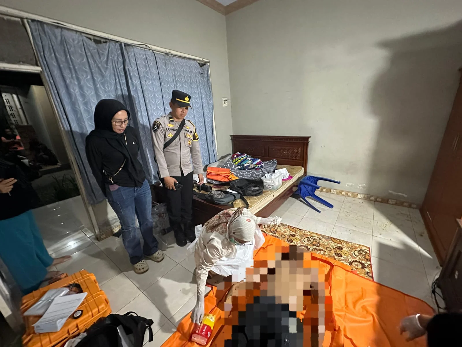 Polisi Olah TKP Pria Meninggal Diduga Karumga Febrie, Bawa Bantal hingga Motor