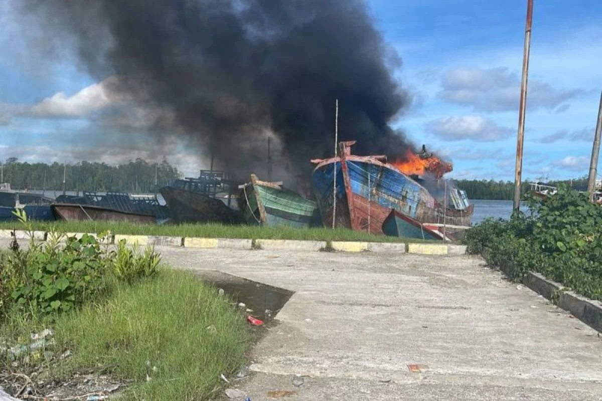 Polisi Selidiki Penyebab Kebakaran Tiga Kapal di Muara Angke