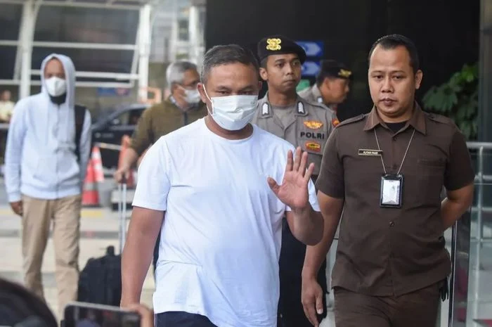 Polisi Sita 16 Mata Uang Asing Senilai Rp7,2 Miliar di Money Changer, Temukan Brankas Rp60 Miliar di De Clan Cafe