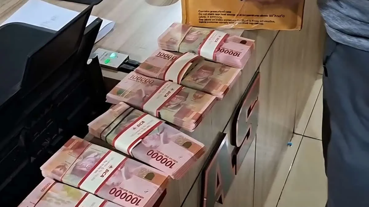 Polisi Temukan Uang Rp60 Miliar di Cafe de Clan Jaksel, Diangkut Pakai 3 Mobil