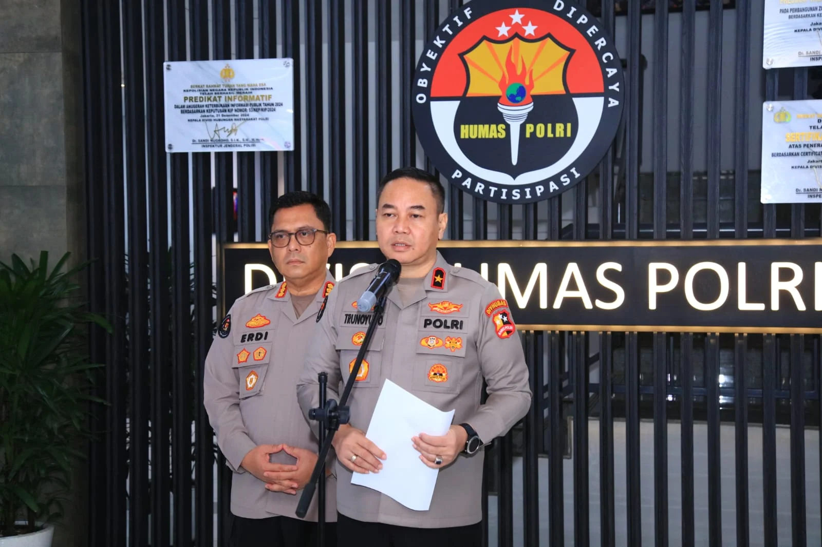 Polri Berikan Kenaikan Pangkat Anumerta pada 3 Personel Polres Katingan yang Gugur dalam Gerakan Anti Narkoba