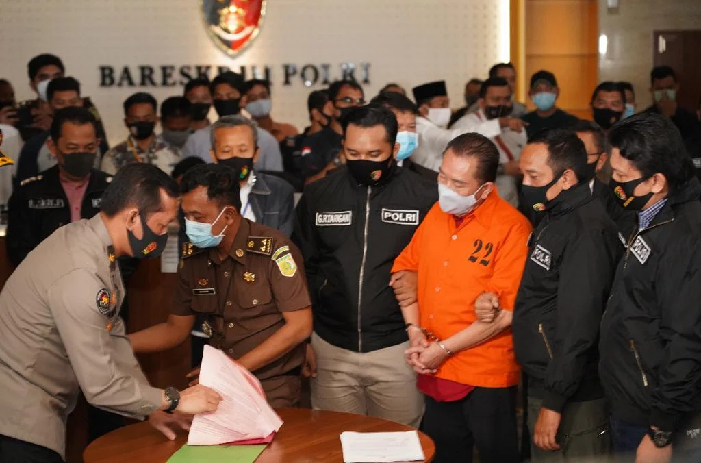 Polri Serahkan Berkas 3 Perkara Korupsi ke Kejagung, Penyerahan Tersangka Dilakukan Bertahap