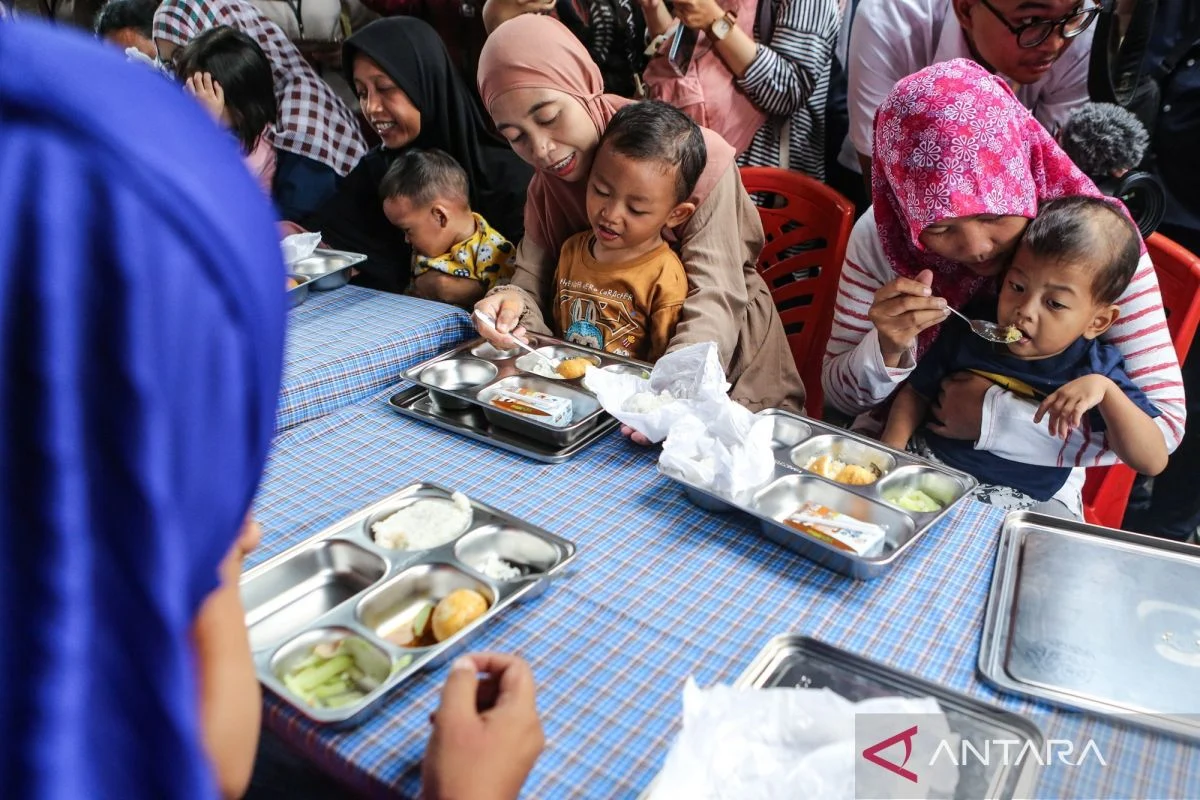 Prabowo Sambut Kritikan Program MBG, Tegaskan Pemberian Makanan untuk Anak dan Ibu Hamil Bukan Pemborosan