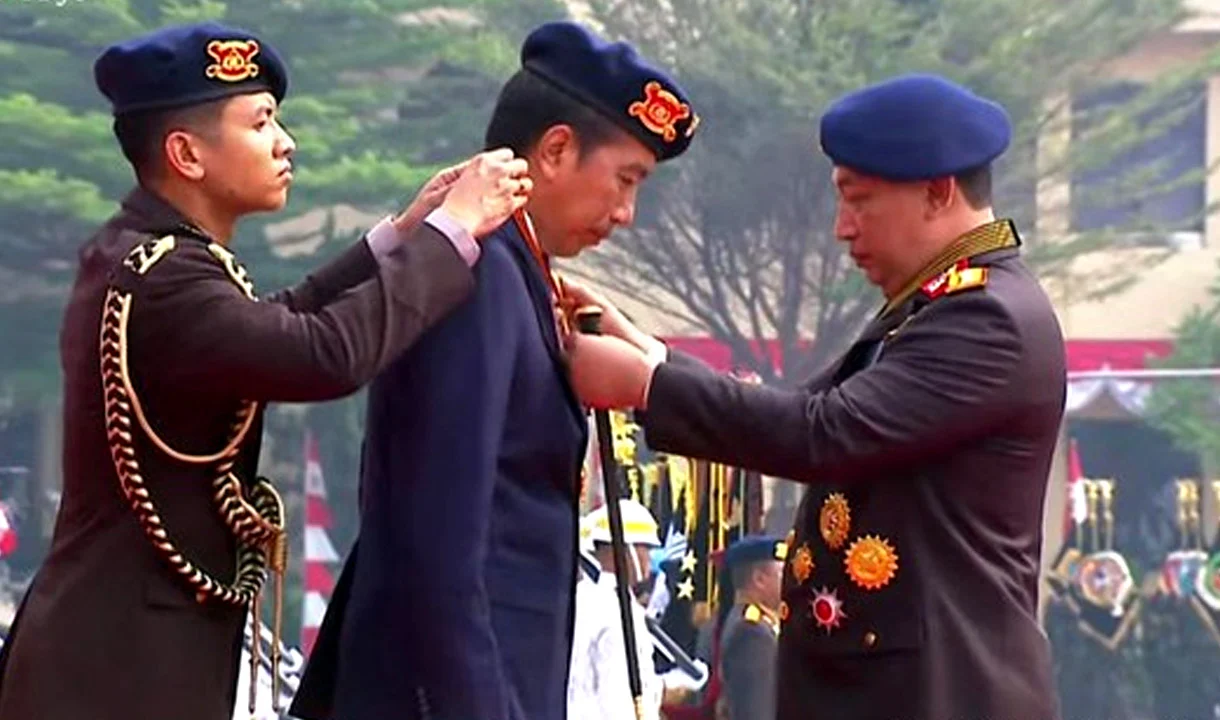 Presiden Prabowo Terima Medali Loka Praja Samrakshana, Tiga Purnawirawan Polri Raih Pangkat Kehormatan