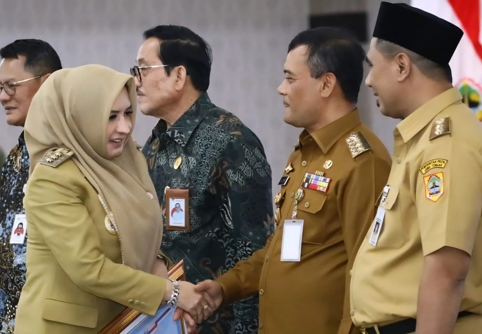 Raja Juli Ungkap Kronologi Pertemuan dengan Bupati Kuansing, Amplop Dikembalikan 17 Hari Sebelum OTT KPK