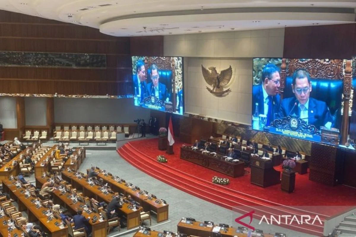 Rapat Paripurna DPR Bahas RAPBN 2027 dan Seleksi Calon Anggota BS OJK, Dihadiri 298 Anggota