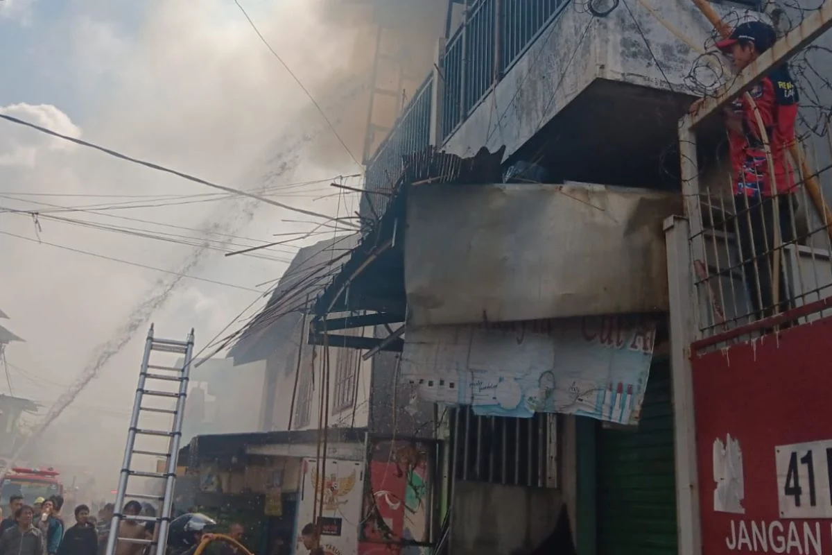 Rumah di Koja, Jakarta Utara Terbakar Akibat Ledakan, Puluhan Warga Dievakuasi