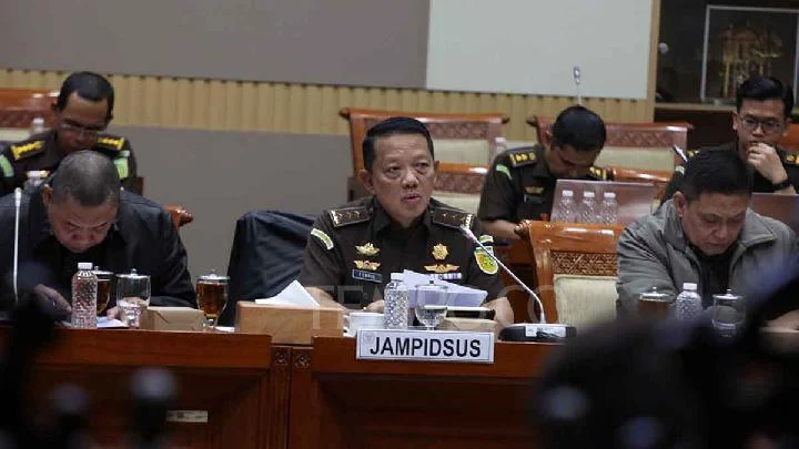 Rumah Jampidsus Dijaga TNI, Sementara Cadangan Emas Baru Ditemukan di Papua