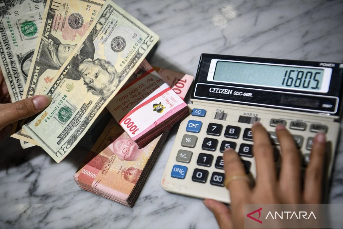 Rupiah Diprediksi Fluktuatif, Simak Analisis Tren Pasar pada 13 Juli