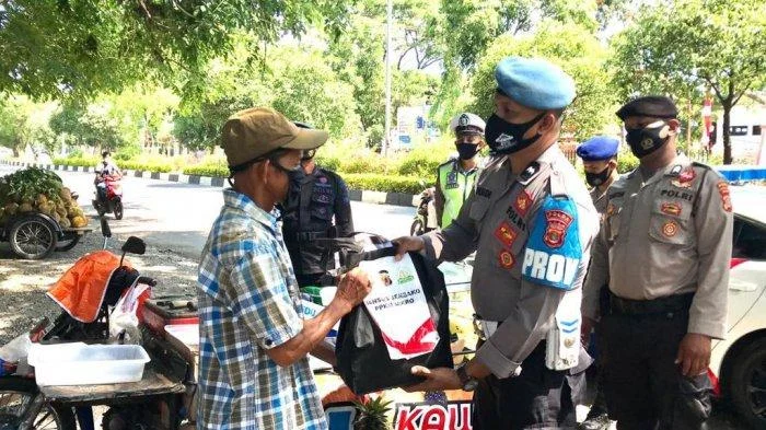 Satgas ODC Patroli Jalan Kaki di Sugapa, Distribusi Sembako untuk Warga