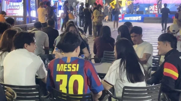 Semarak Nobar Spanyol vs Argentina di Senayan Park