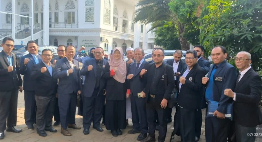 Siap Hadapi Sidang Perdana Kasus Ijazah Jokowi, Dokter Tifa Didampingi 25 Advokat
