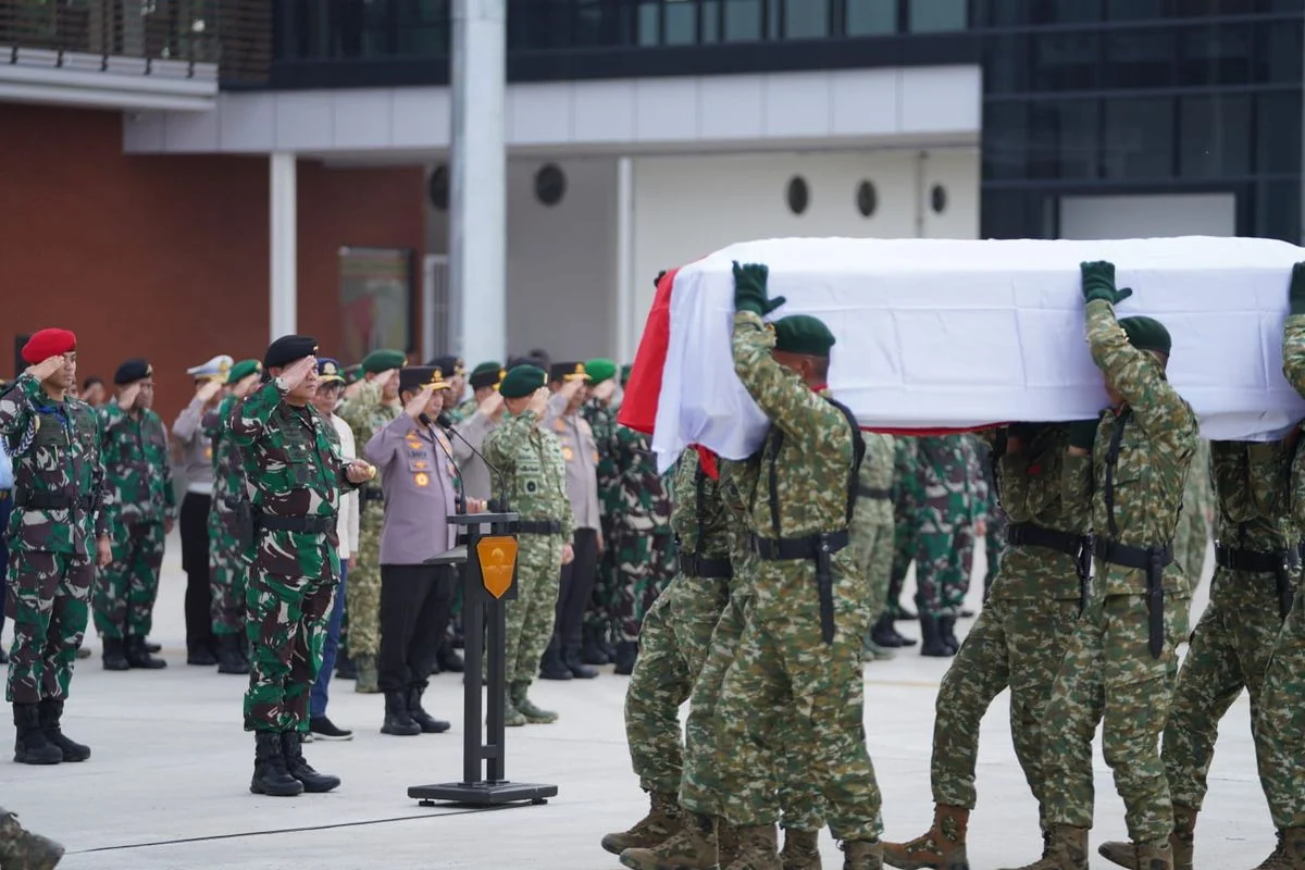 TNI Serahkan Jenazah Pilot PT AMA Air PK‑RCY yang Berkewarganegaraan Amerika kepada Keluarga