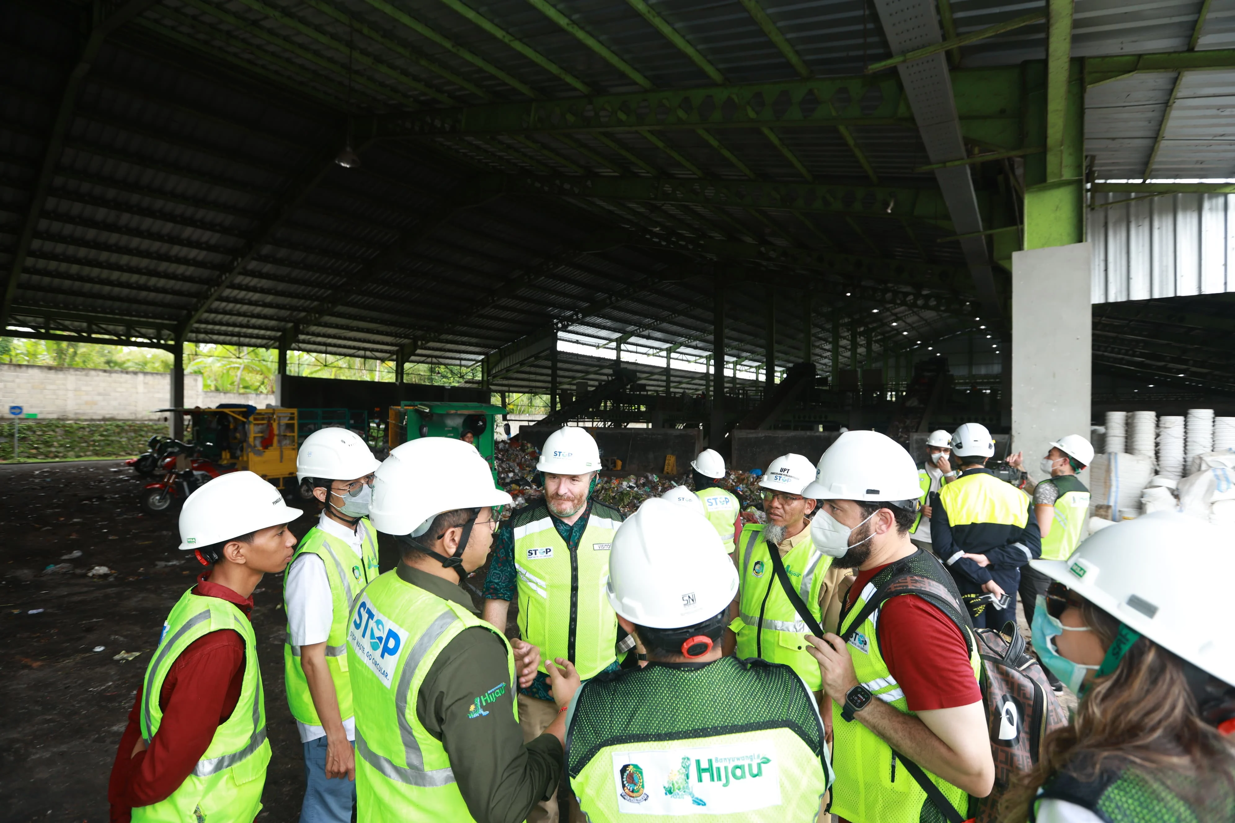 Uni Emirat Arab Tinjau Progres Pembangunan Pengolahan Sampah 3R di Banyuwangi