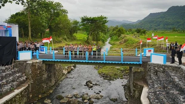 Bangun 895 Jembatan Merah Putih Presisi, Kapolri: Bermanfaat untuk 2 Juta Orang