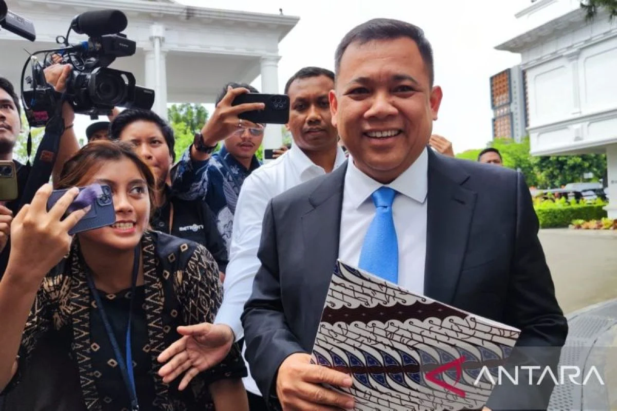 Bantahan Istana soal Haji Isam dan Kontroversi Hijab Kadet Unhan Menggema