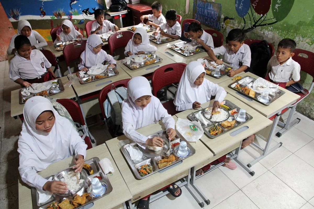 BGN Wajibkan Guru Makan MBG Bersama Siswa di Kelas