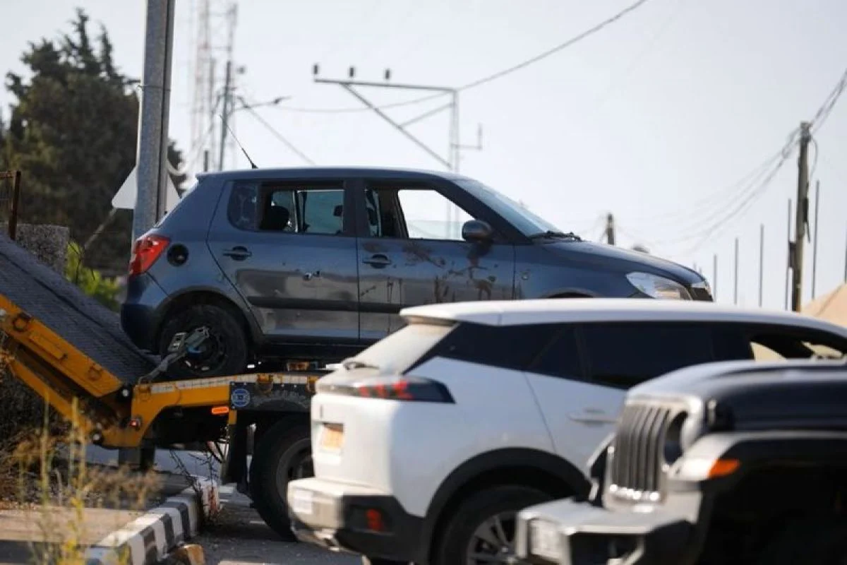 Ekstremis Israel Bakar Tiga Mobil Warga Palestina, Jaringan Listrik di Tepi Barat Rusak