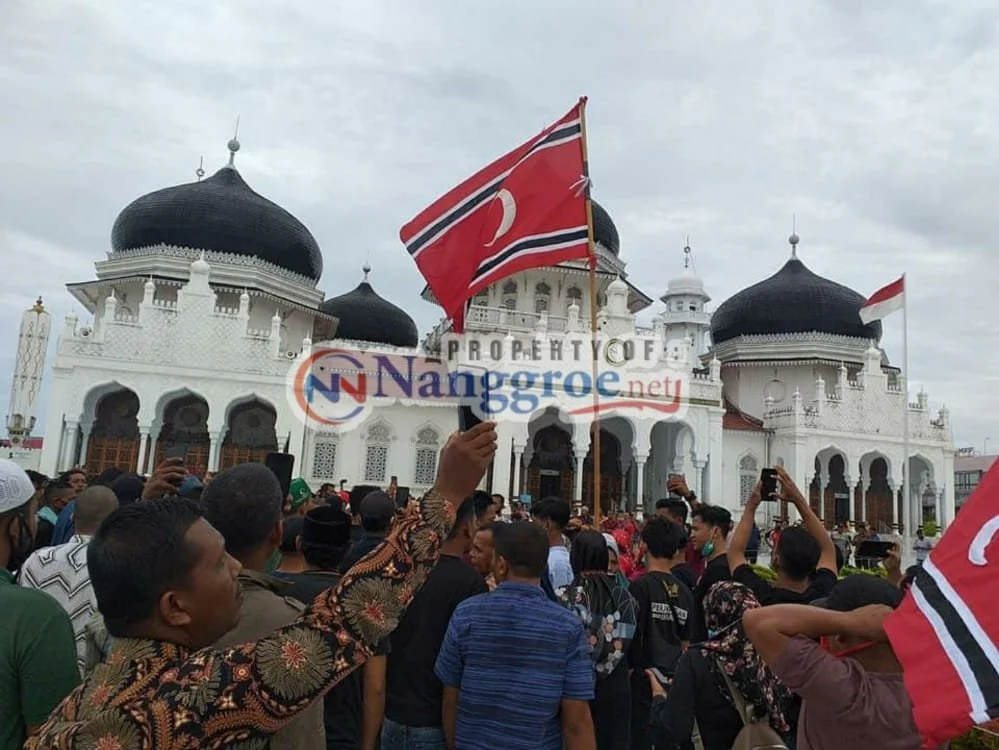 Ganti Bendera Bulan Bintang dengan Merah Putih di Masjid Raya Banda Aceh, Dua Prajurit TNI Naik Pangkat